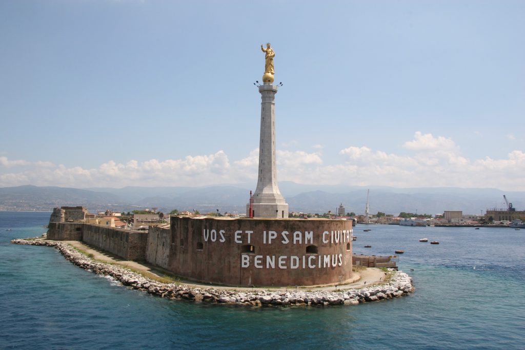 messina monument in the sea